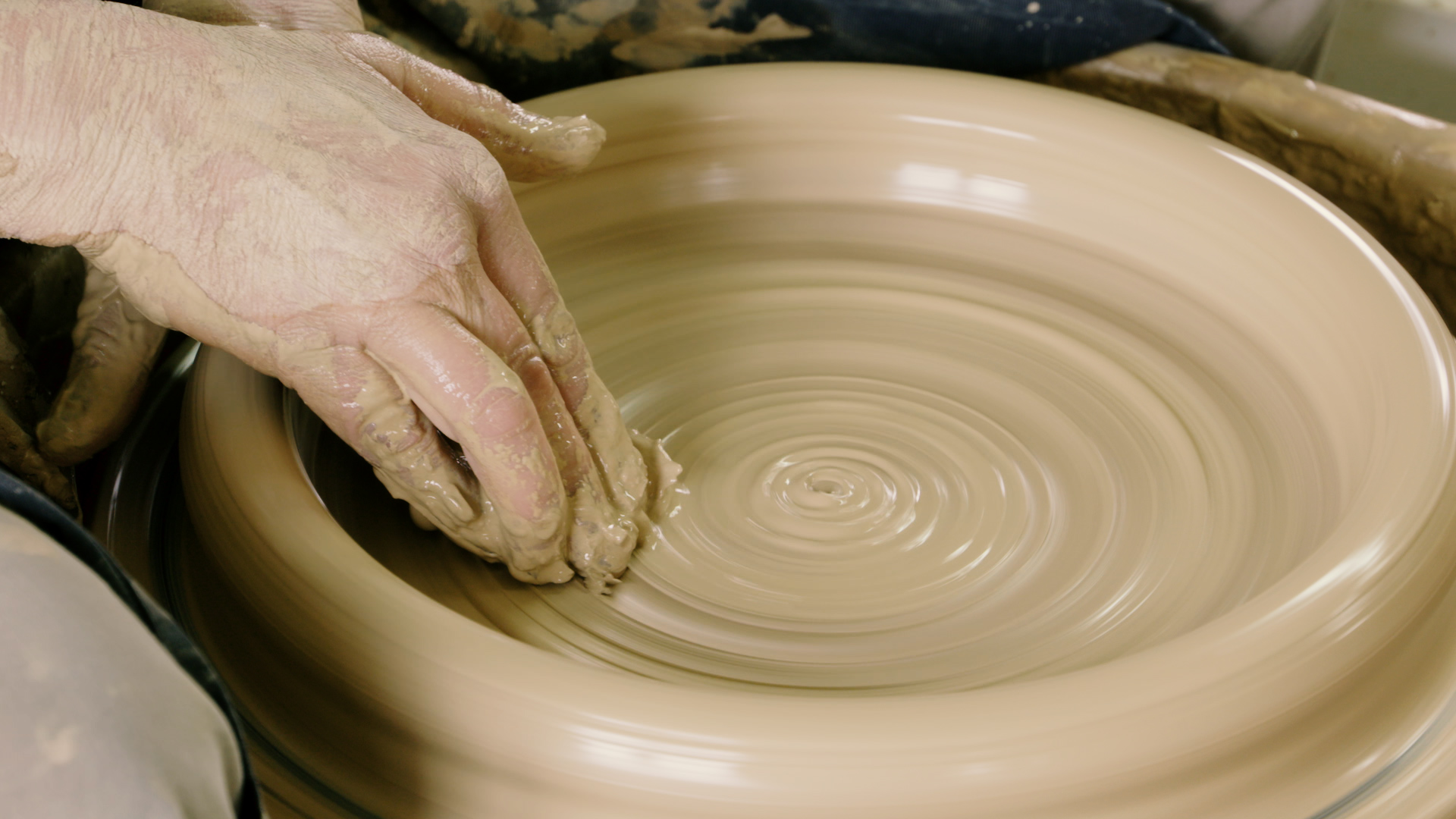 Klik hongersnood ontwikkelen Online cursus pottenbakken - borden | schalen | vazen: potten draaien voor  semi-gevorderden met Françoise Busin van Keramika - Vrije Ateliers  Sint-Niklaas